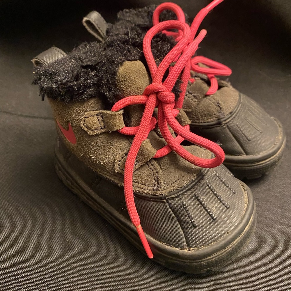 Nike-ACG,‎ Woodside Chukka Toddler boots-Green/Black/Pink-Size:4C
